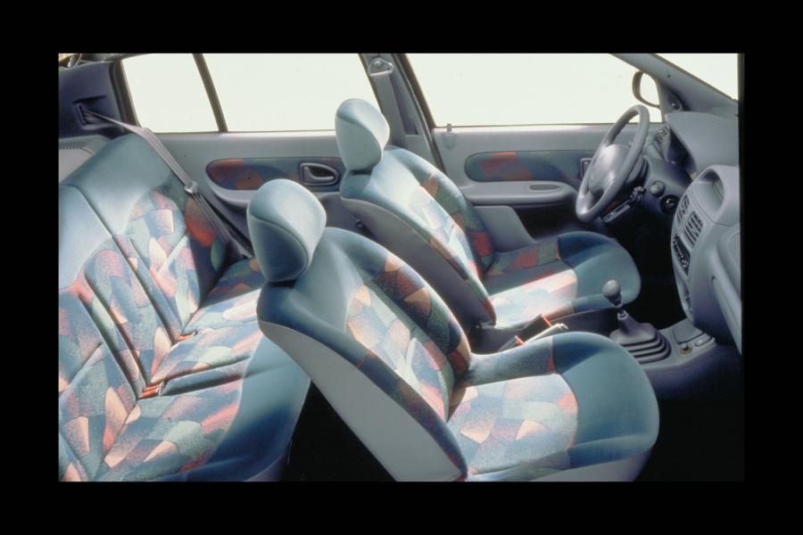  Renault Clio 1998 года  (фото 38 из 106)